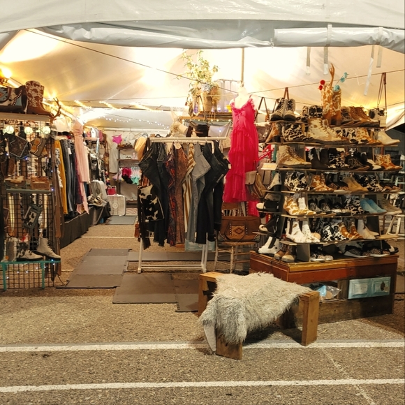 Meet your Posher, Amanda - Picture 2 of 4